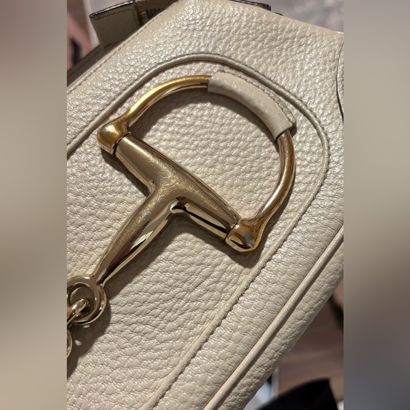 Gucci Vintage Horsebit Pochette Bag | Ivory Pebbled Leather | Gold Hardware - Picture 4 of 5
